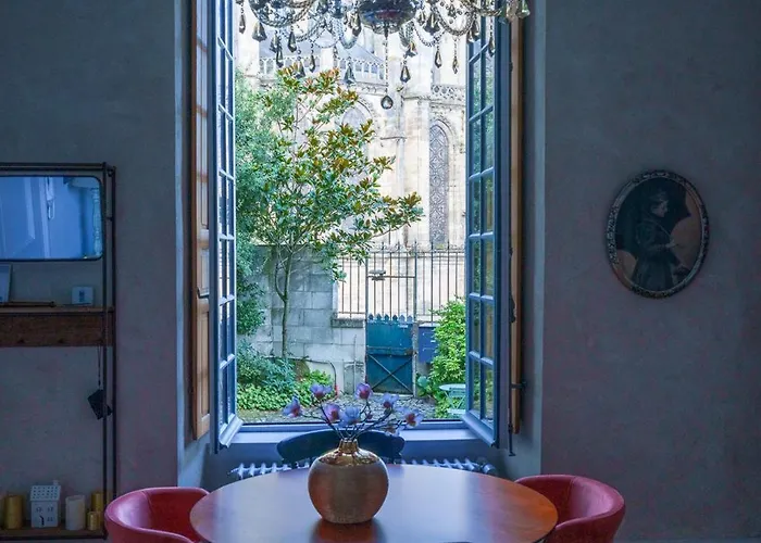 Appartement Raffine Vue Cathedrale, Jardin, Wifi